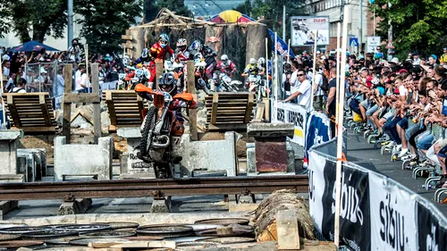 Peisajele din Carpați și Red Bull Romaniacs 2014, încălzirea perfectă pentru Dakar. Urmărește sâmbătă, pe sport.ro, povestea celei mai de succes competiții moto organizate de România