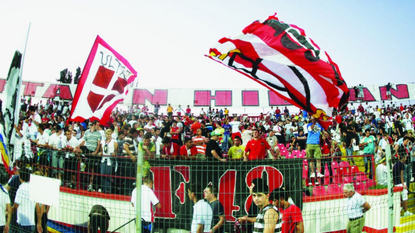 "E o nebunie să sărbătorești incendierea unui stadion!** E anormal"