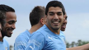 FOTO | Cadou special de Crăciun din partea lui Suarez: 500 de saci de alimente pentru copiii din Montevideo