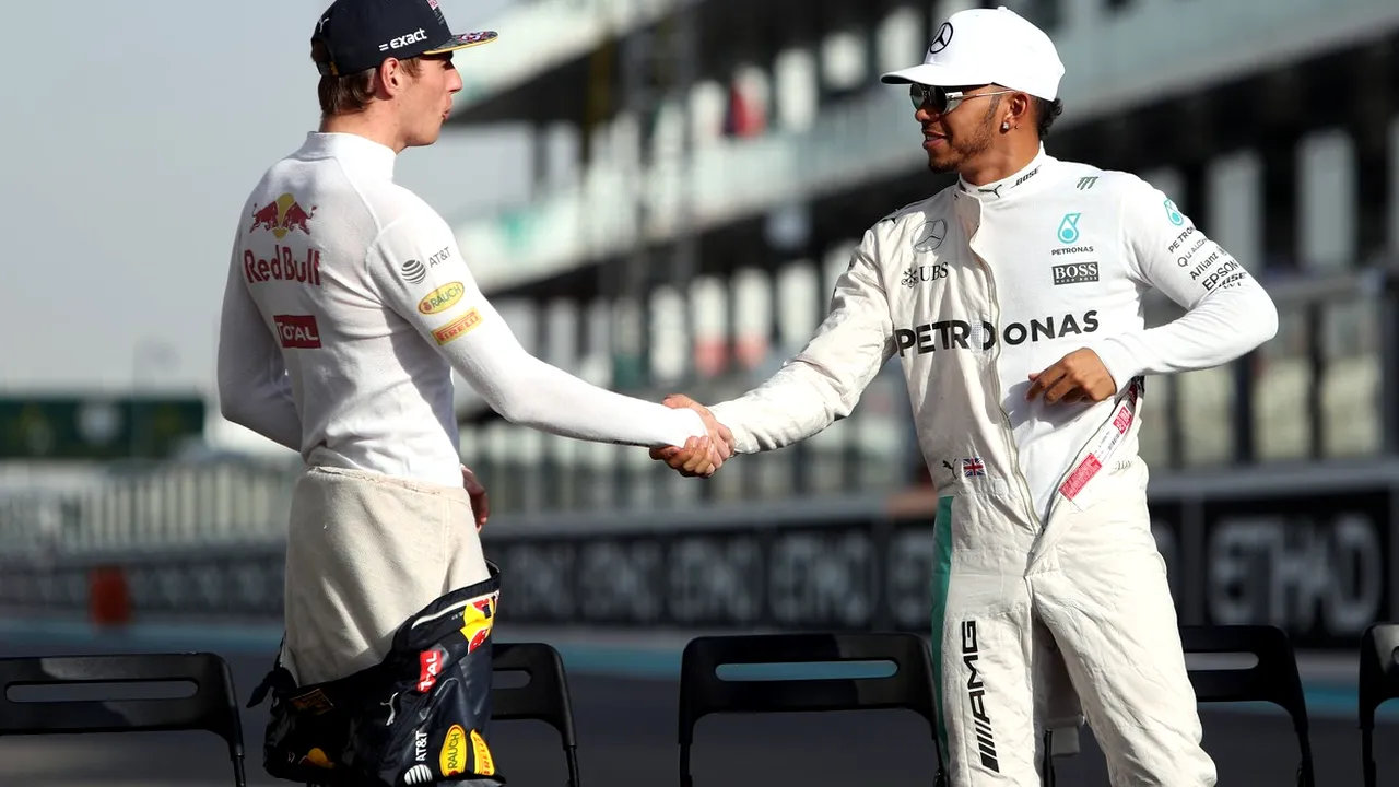 Max Verstappen și Lewis Hamilton, o nouă „bătălie” în Formula 1! Cine este pilotul anului 2021