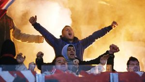 Haos la Dinamo!** Fanii i-au scuipat, jucătorii se simt umiliți: "Plecați, mă, oricum veniți doar să ne înjurați"