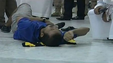 VIDEO GROAZNIC** Fanii lui Al Ittihad s-au purtat ca animalele la sosirea noii achiziții a clubului! Un suporter s-a zvârcolit în chinuri după "măcel"