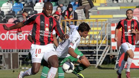 Obscuri în Portugalia, anunțați ca mari vedete în Liga I!** Cei doi fotbaliști care sunt așteptați să rupă norii la Vaslui: "Vor fi cei mai buni miijlocași"