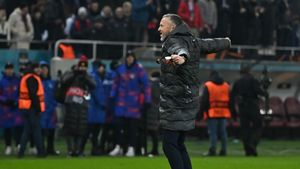 Meme Stoica s-a dezlănțuit în vestiar! Imagini fabuloase cu bucuria campioanei României, condusă de manager pe post de lider de galerie pentru jucătorii lui Gigi Becali