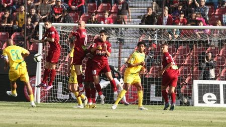 Liga 1 îl vrea înapoi, dar e atât de îngrozit încât preferă să se lase de fotbal!** Un atacant rupe tăcerea: 'Patronul ne-a tratat ca pe sclavi! Nu revin, orașul e periculos'