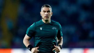 La o săptămână de la meciul cu cântec FC Barcelona - PSG, a venit nota de plată pentru brigada lui Istvan Kovacs, după ce UEFA a anunțat arbitrii pentru EURO 2024! Românul dă o nouă lovitură spectaculoasă