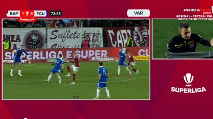 Fază scandaloasă în Rapid - FC U Craiova! Adrian Mititelu a turbat de furie: Feșnic a stat 5 minute la VAR și a dat penalty, după un henț controversat!