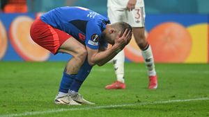 Lovitură după lovitură pentru campioană în meciul FCSB - CFR Cluj. Florin Tănase, eliminat