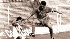 Adevărul despre retragerea lui Ilie Dumitrescu din fotbal, la doar 29 de ani. Ce s-a întâmplat în hotelul în care a luat decizia rămâne învăluit în mister: „Probabil s-a certat cu ei”