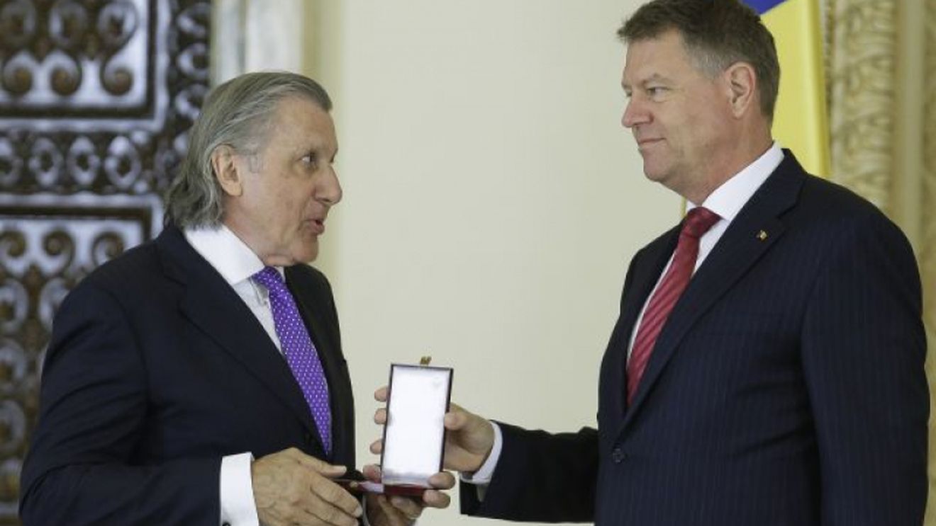 Ilie Năstase, gest deosebit după tragedia de la ATI: „Îmi iau toate hainele și merg la Piatra Neamț!" Reproș dur pentru Klaus Iohannis: „De ce nu te-ai dus, frate, acolo? A confiscat țara!" | EXCLUSIV