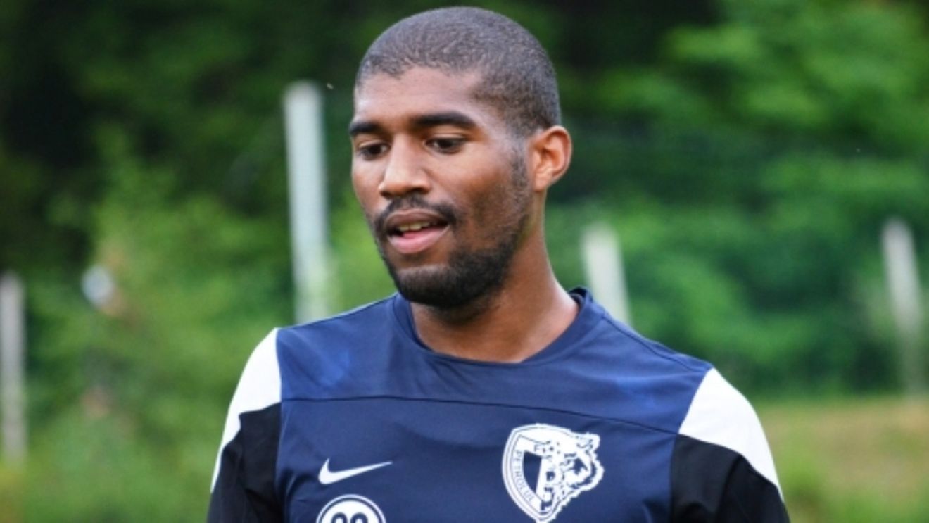 E fundaș, dar îl are ca idol pe Anelka. Fanchone se arată încântat de fanii Petrolului: "Așa ceva vezi doar la echipele mari din Franța"