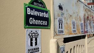 FOTO Suporterii au împânzit orașul cu afișe anti-Becali! "Să-i arătăm că a rămas singur! Steaua liberă!"