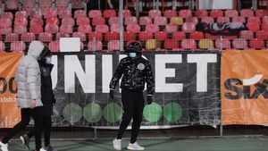 Magaye Gueye, în tribune la Dinamo - Chindia! Iertat de fani după „scandalul Laurette”, atacantul tocmai a fost convins să rămână în „Ștefan cel Mare” | FOTO&VIDEO