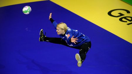 EURO 2014 | Ungaria - Rusia, încheiat nedecis, 29-29. Danemarca, victorie clară cu Ucraina. Carmen Martin, extrema echipei CSM București, prima golgheteră a turneului