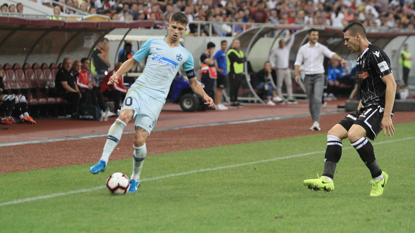 Cu manta, spre colegi? Tănase: "Să nu mai primim goluri din faze fixe, e greu să revii de fiecare dată!". Cum a explicat ratarea incredibilă și un mesaj sincer: "Mă gândesc la națională"