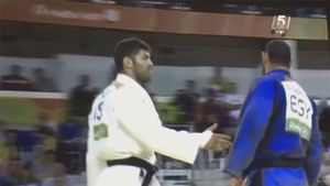 Luptătorul de judo care a refuzat să dea mâna cu un adversar la Jocurile Olimpice a fost exclus