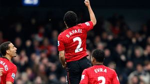 VIDEO Coechipierilor nu le-a venit să creadă ce încearcă Rafael!** A reușit golul etapei în Premier League