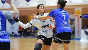 Revoltă după ce FR de Handbal le-a impus cluburilor să pună sălile la dispoziția partenerului TV timp de 9 ore! Reacții și după impunerea unui dress-code. „Bine că nu ne recomandă să ne îmbrăcăm și de la o anumită firmă"