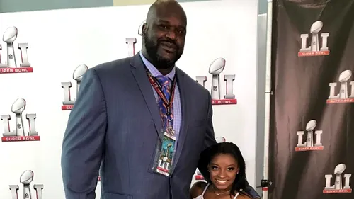 IMAGINEA ZILEI | Ei sunt adevărații câștigători de la Super Bowl! :) Simone Biles și Shaquille O'Neal s-au pozat împreună, iar ce a urmat e de povestit și strănepoților