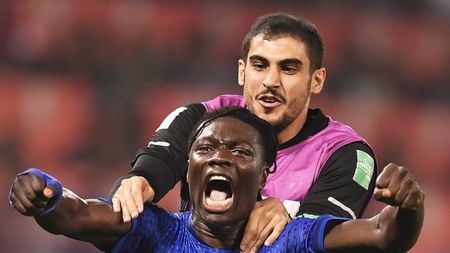 Răzvan Lucescu intră în istorie la Al Hilal. Românul i-a dus pe arabi în semifinalele Campionatului Mondial al Cluburilor. Gomis, gol de poveste! VIDEO