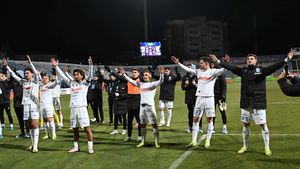 De ce întârzie achiziţiile la Universitatea Craiova. Oltenii mai au un singur loc liber de jucător străin în lot şi nu vor să se grăbească în luarea deciziei. EXCLUSIV