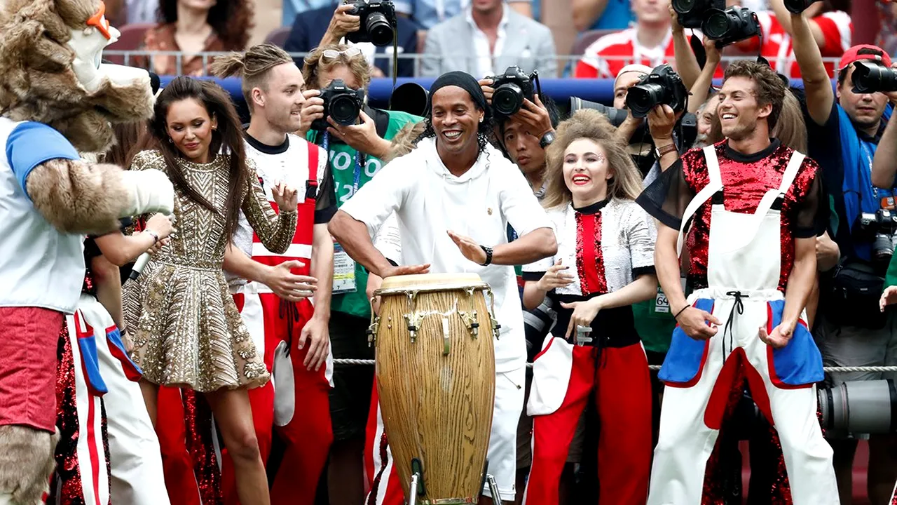 VIDEO & FOTO | Ronaldinho, one-man show! Brazilianul a făcut spectacol la festivitatea de deschidere a finalei Mondialului din Rusia