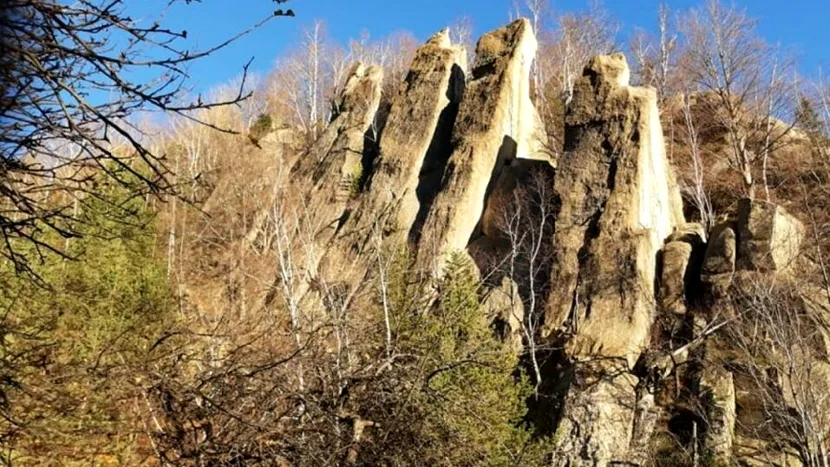 Comuna din România unde pietrele semiprețioase se găsesc la tot pasul