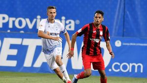 Emoții pentru Universitatea Craiova: „Ne ofticăm dacă dă gol cu Steaua”. Ce spune Sorin Cârțu despre tânărul jucător împrumutat la Astra