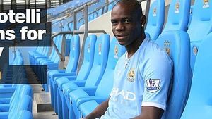 OFICIAL** Balotelli a semnat cu City! Mancini: 'Stilul lui e perfect pentru Premier League'