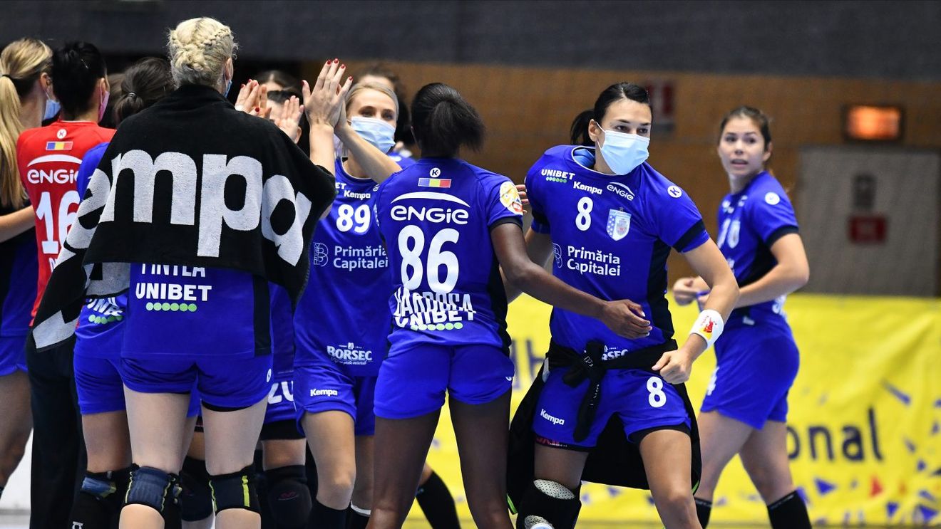 CSM București s-a calificat în finala Cupei României și la lupta duminică pentru trofeu cu marea rivală, SCM Rm. Vâlcea. Urmează a treia finală la rând între marile forțe ale handbalului feminin