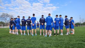 „Ne-am schimbat în cuibarul găinilor, vitaminizare cu bere, cola și țigări”. Vali Lazăr, fostul căpitan al lui Dinamo ajuns antrenorul „minunii” din Băicoi: a dus echipa de la „județ” până-n barajul de Liga 2! EXCLUSIV