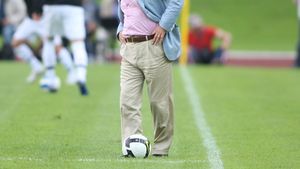 Becali: "Suporterii îl fluieră pe Lovin pentru că nu știu fotbal"