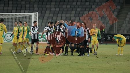 Haos la Cluj, după "U" - Mioveni 2-2!** Fanii au declanșat războiul cu jucătorii și Ionuț Badea! Machado le-a arătat degetul mijlociu