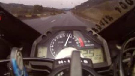 VIDEO A "ZBURAT" cu motorul pe un drum din România: 225 km/h! Reacția userilor: