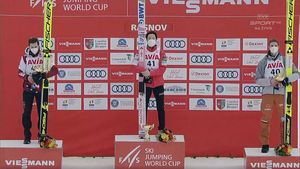 Halvor Egner Granerud, șoc în România! A fost descalificat după ce s-a impus în etapa de sărituri cu schiurile de la Râșnov, iar Kobayashi a scris istorie | VIDEO