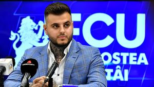 Adrian Mititelu jr. face prăpăd printre jucători și confirmă că vestiarul FC U Craiova a fost spart: „Sunt două-trei bisericuțe!”