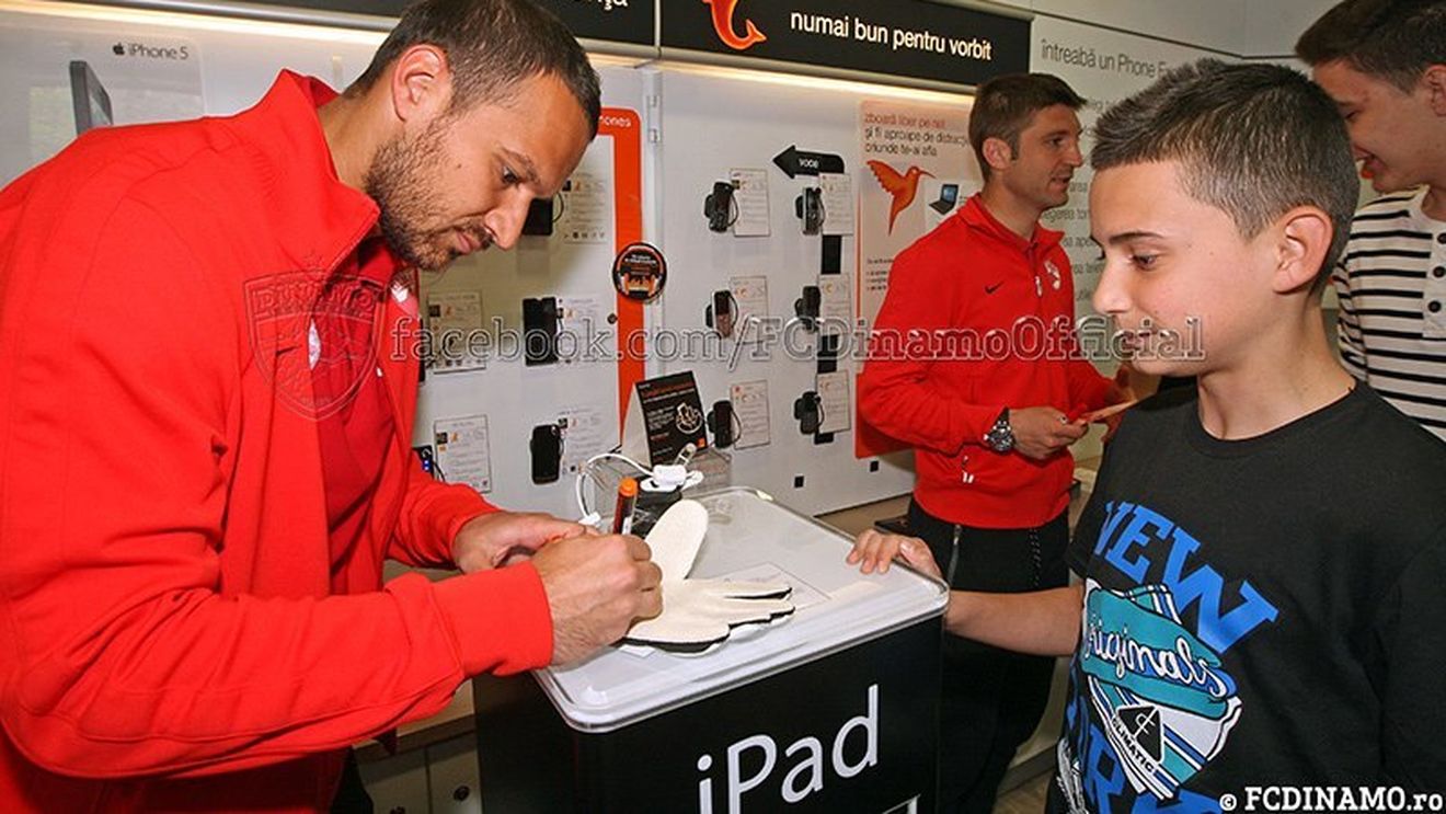Dinamo, asaltată de fani la Târgu Jiu FOTO