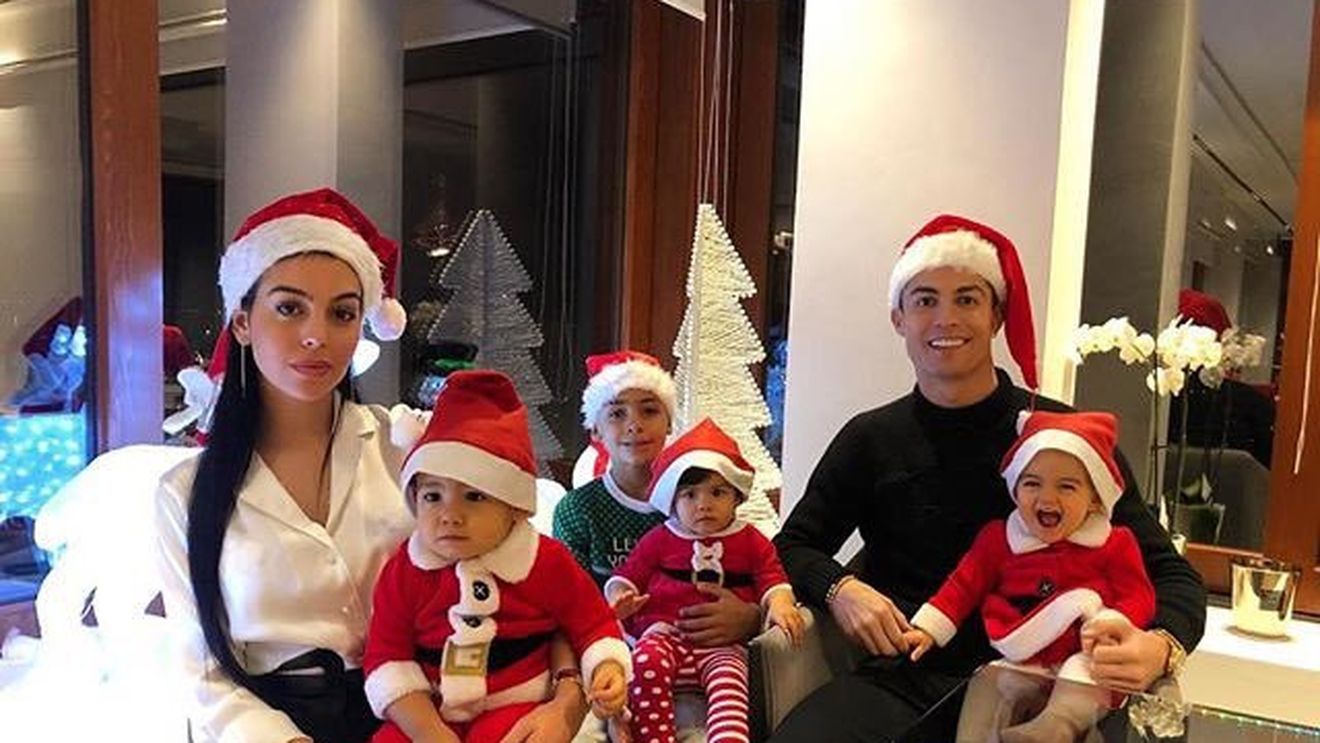 Ibrahimovic, Beckham și Cristiano Ronaldo s-au luat la întrecere pe site-urile socializare. Suedezul i-a întrecut pe toți în urările de Crăciun | FOTO