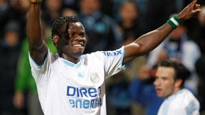 VIDEO A fost nevoie să treacă 16 ani pentru că Hagi să poată fi copiat! Vezi execuția fabuloasă a unui fundaș!