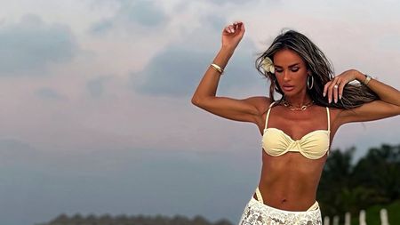 Diana Munteanu, imagine fierbinte în costum de baie. A „scăpat-o” pe internet