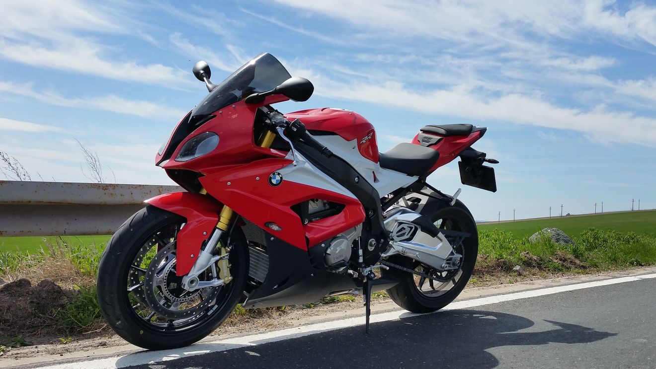 Un român primește o motocicletă BMW nouă, deși a comandat una second-hand. De ce a primit un upgrade gratuit