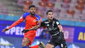 Malcom Edjouma a impresionat la debutul la FCSB. „I-am recunoscut forța!” / „Profilul lui este cam acela pe care și-l dorește orice antrenor!”