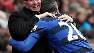 „Aproape m-a ucis cu îmbrățișarea asta!" Ferguson s-a bucurat ca un copil la golul lui Robin van Persie!
