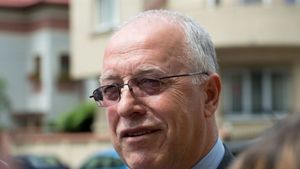 EXCLUSIV | Cristi Bobar și o dezvăluire de senzație: "Anghelache mă suna la 6 dimineața 'Ce faci? Dormi?'". Ce îl ținea treaz pe fostul președinte executiv al lui Dinamo și cum se menține în formă la 72 de ani: "Asta face în fiecare dimineață"