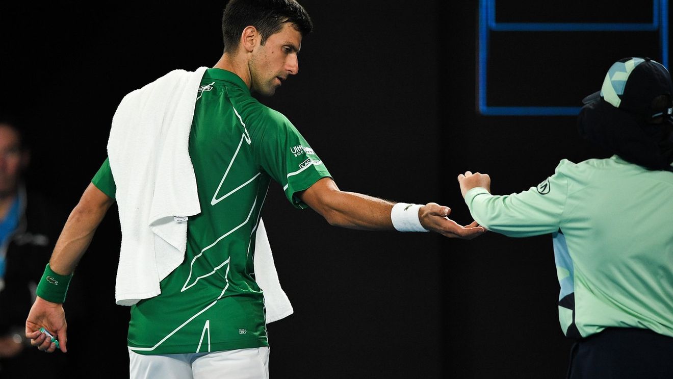 Prima reacţie a lui Novak Djokovic după descalificarea de la US Open 2020. Mesaj pentru arbitra pe care a lovit-o