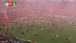 Am aflat prima campioană importantă a Europei după ce suporterii au oprit meciul! Să curgă „râuri de bere”: orașul este în sărbătoare și are un nou „rege”. Tot ce trebuie să știi după o performanță care intră direct în istoria fotbalului. SPECIAL