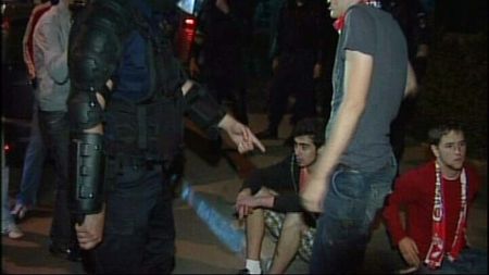 Urmările "războiului" cu jandarmii** 7 fani interziși un an pe stadioane!