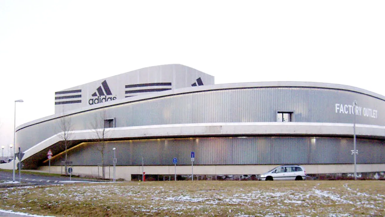 Derby-ul coloșilor din industria articolelor sportive continuă. Din pustietatea Bavariei, Adidas luptă pentru a rămâne în top