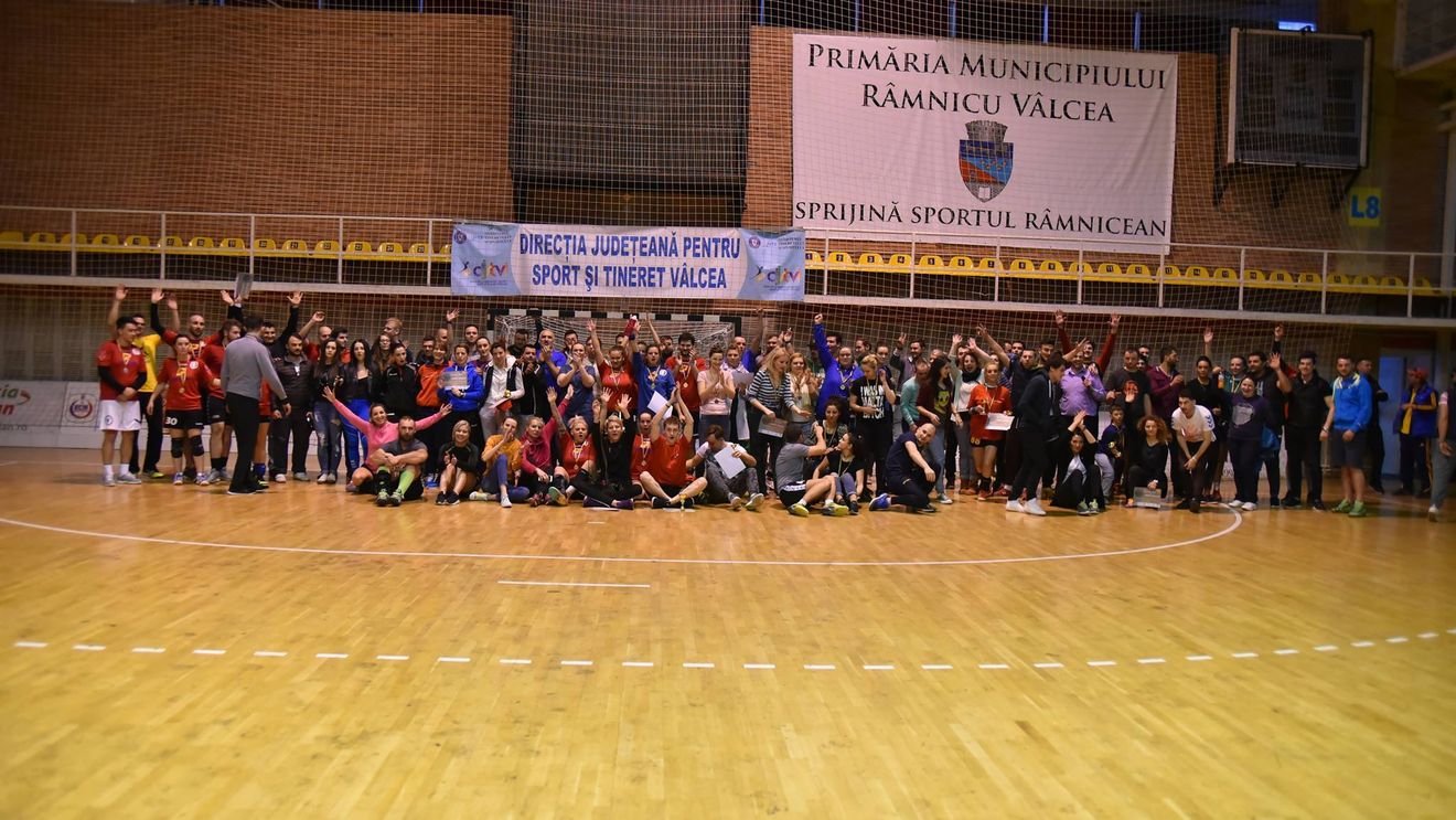 Trei echipe din Capitală, pe podium la Turneul Național de handbal mixt amatori