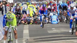 I-a bătut într-un picior!** Cavendish, o nouă victorie în Il Giro, deși are membrul făcut 'praf'!